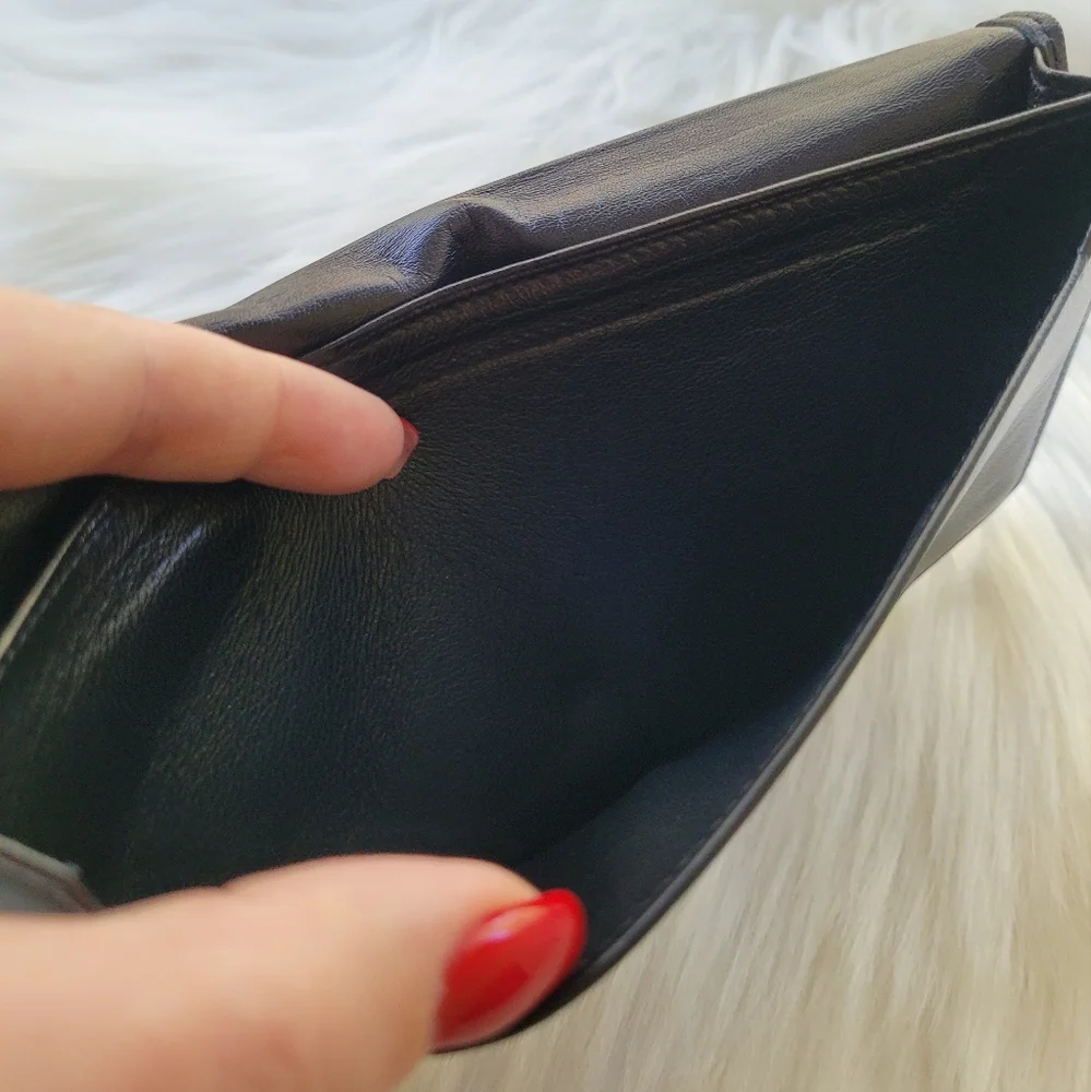 Loewe anagram black